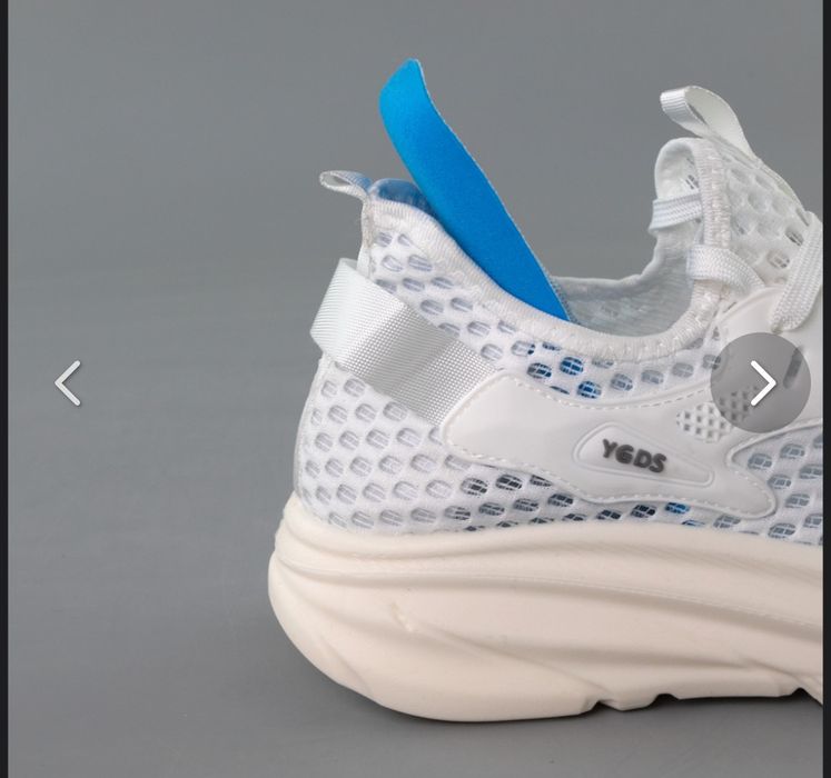 Білі літні кросівки