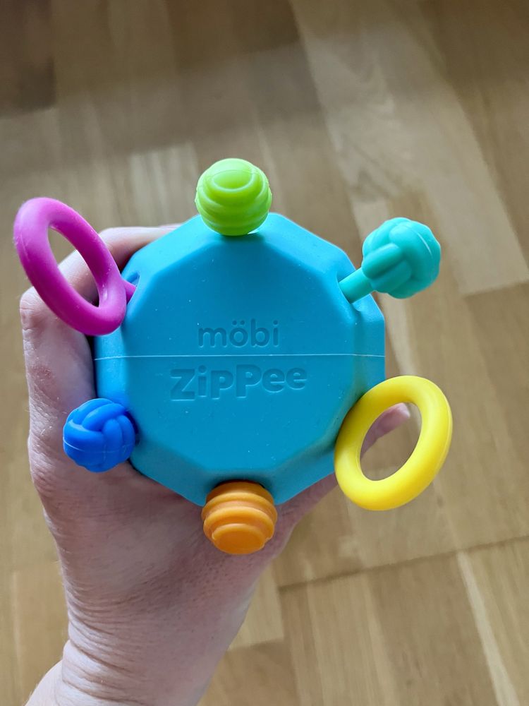 Mobi Zippee fat brain toys przeciąganiec