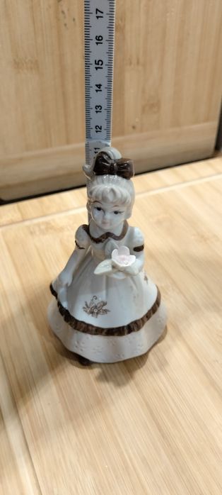 Figurka dziewczynki ręczna robota