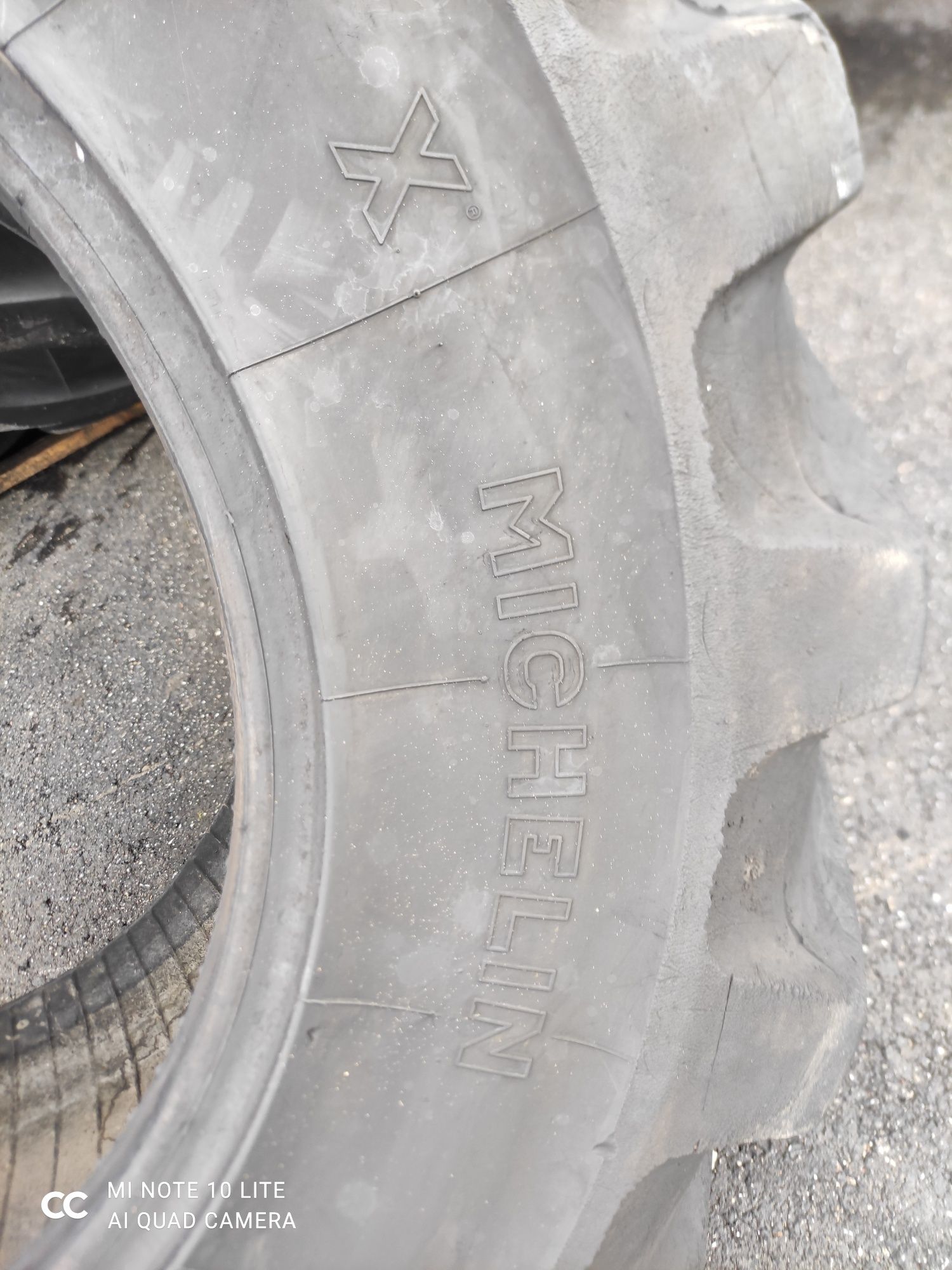 335/80R20 Michelin X