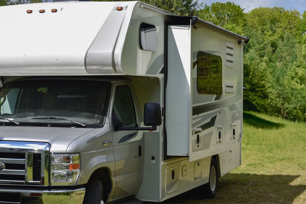 Amerykański Kamper 6-osobowy Ford E450 7.3L