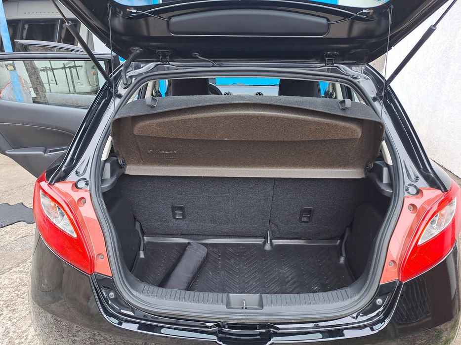 Mazda 2 poj.1,3 benzyna 2012rok. 169800km