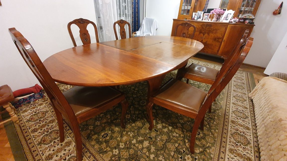 Przedwojenny rozkładany stół plus sześć krzeseł