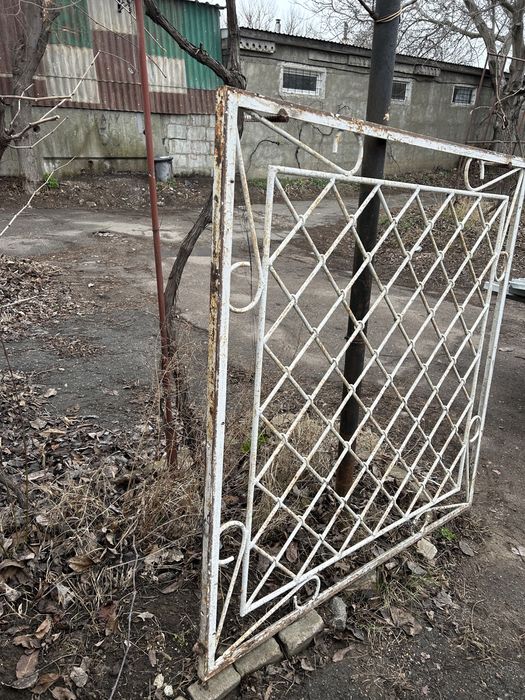 Металлическая решетка на окна
