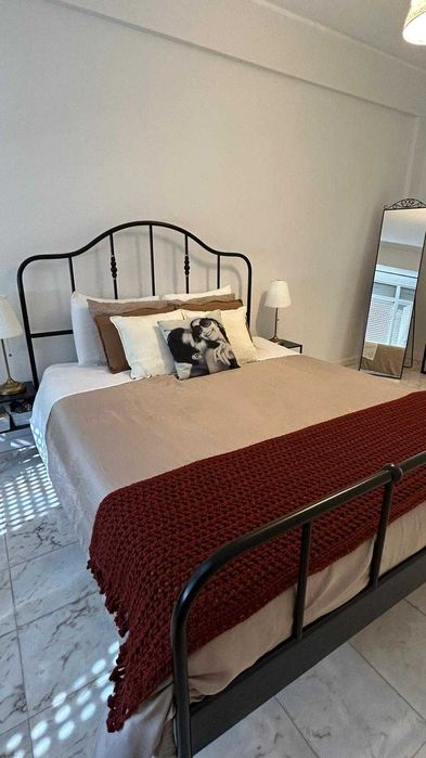Vendo Estrutura Cama casal 160x200, colchão Emma