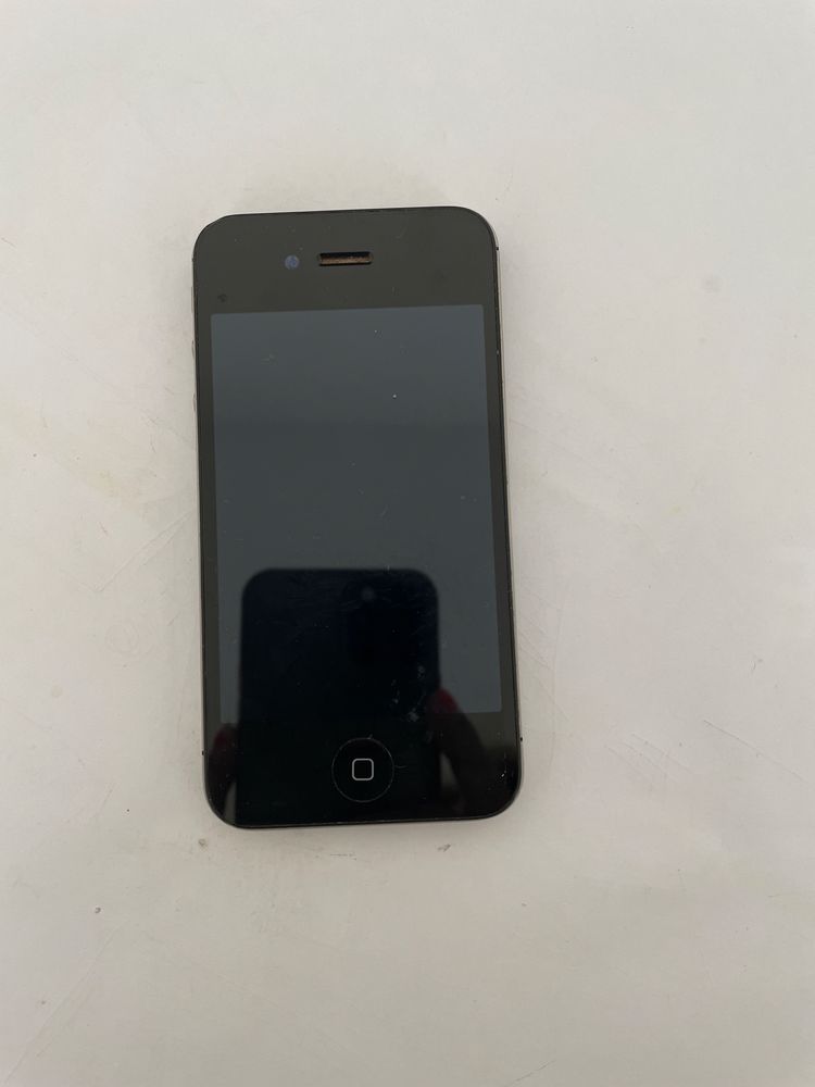 Iphone 4S com capa e auscultadores incluidos