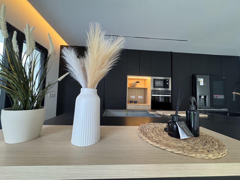 Moradia T4 nova com Jacuzzi, jardim privado e acabamentos de luxo