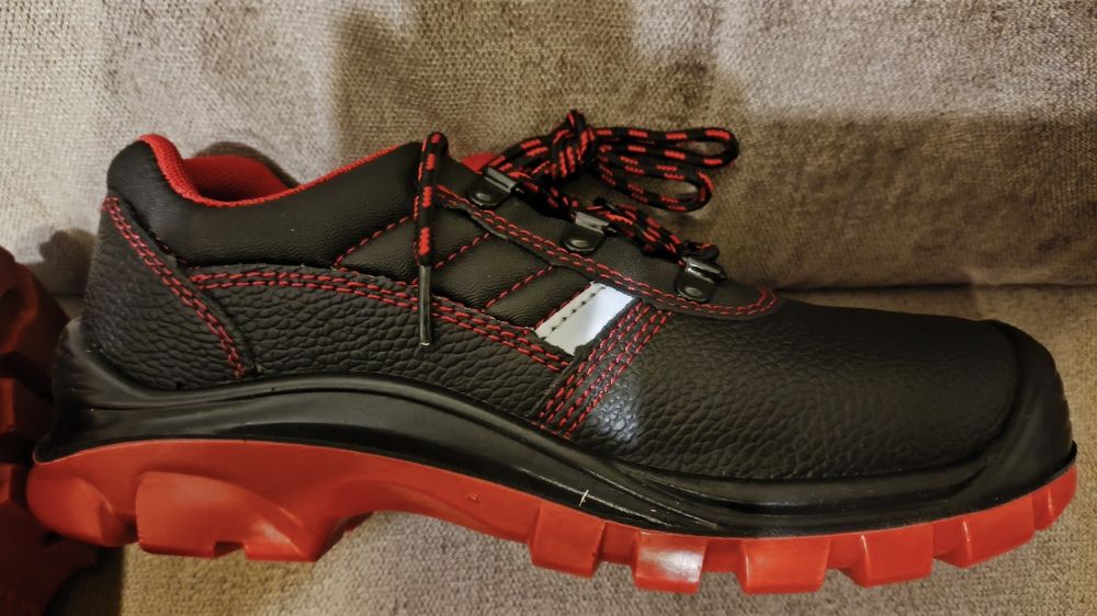 Półbuty robocze marki MAX-POPULAR model RED S1 SRC