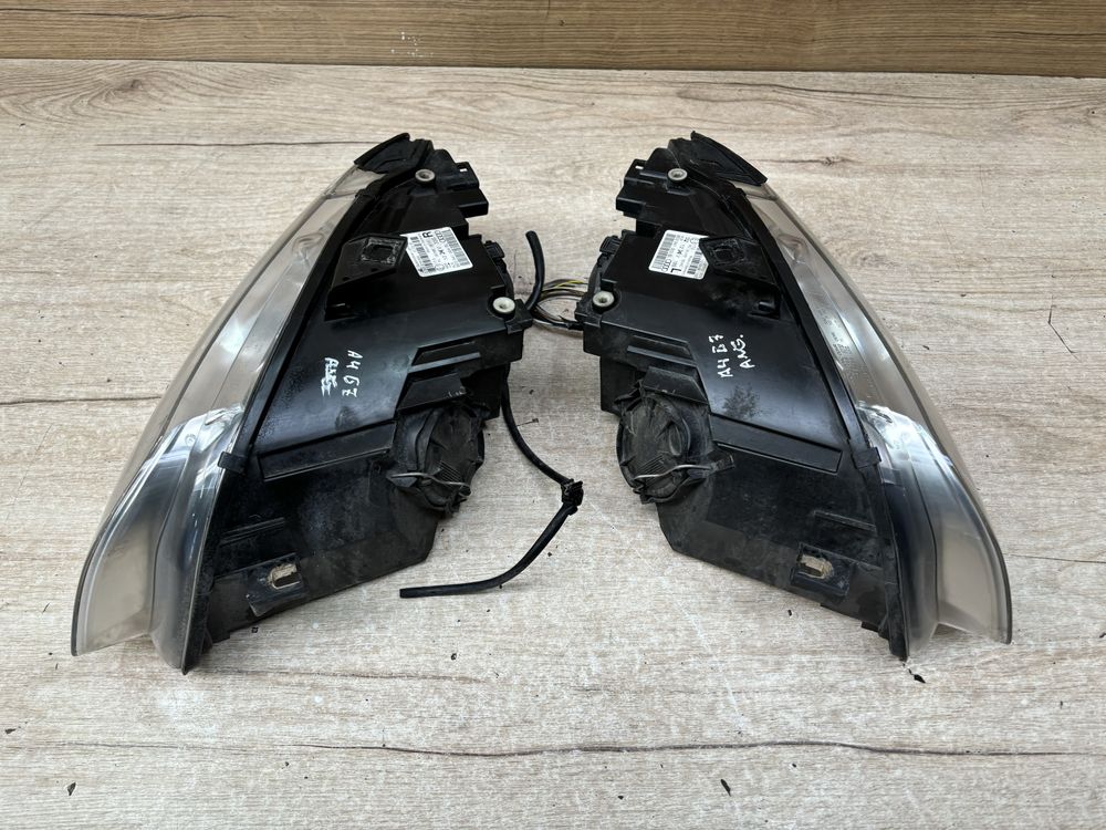 Lampa/reflektor przedni lewy prawy Audi A4 B7