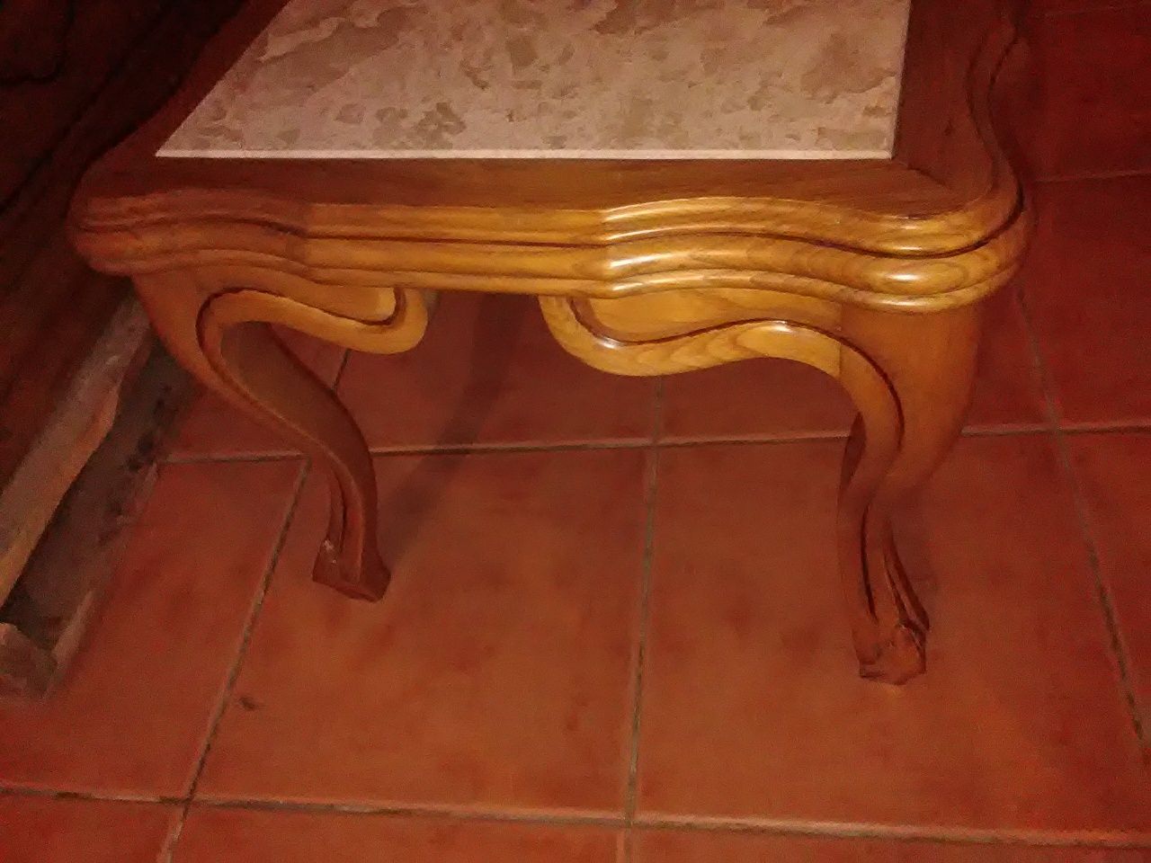 Conjunto de 3 sofás e mesa de sala de estar