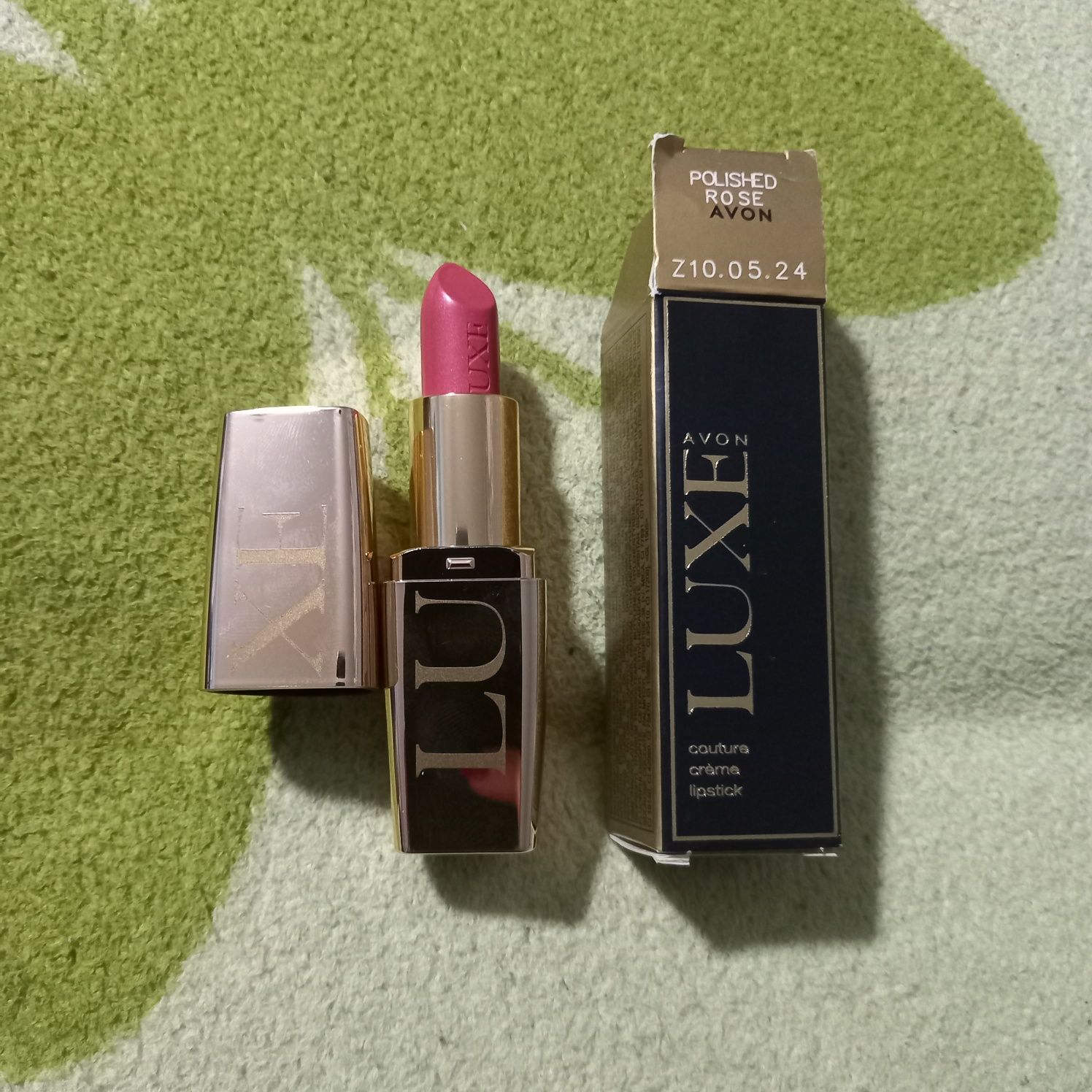Avon Luxe kremowa szminka z jedwabiem nawilżająca Polished Rose