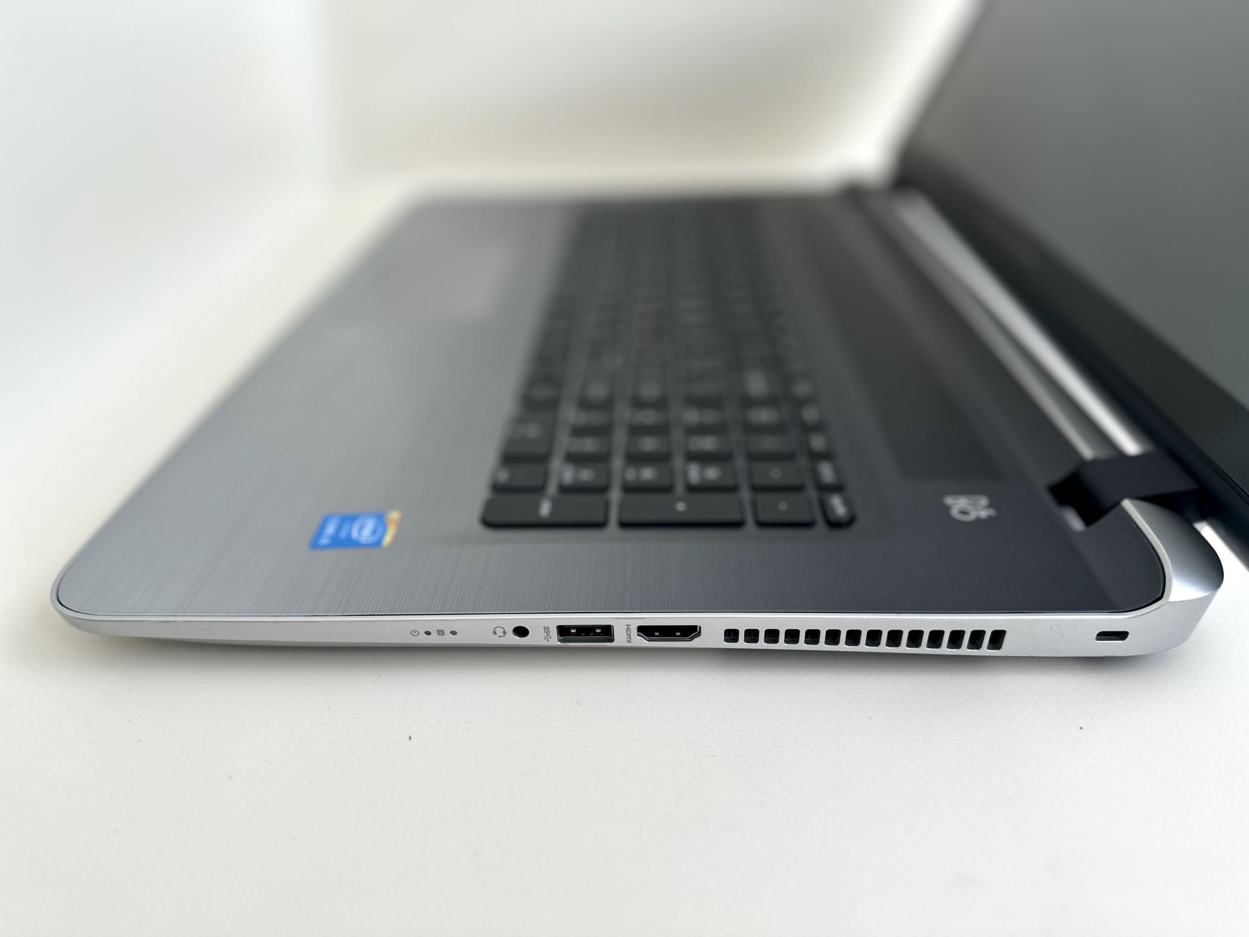 HP pavilion 17 (Core i5 5200 2.2-2.7GHz/8GB RAM/Intel HD) Touchscreen