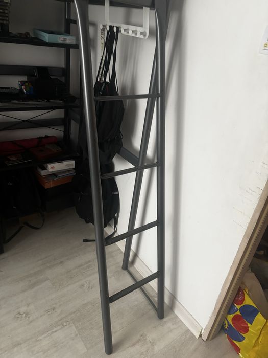 Lożko, antresola, ikea, svarta