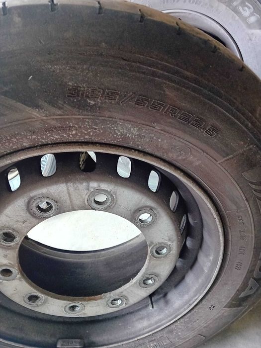 2 Pneus 385/55/R22.5, de direção usados