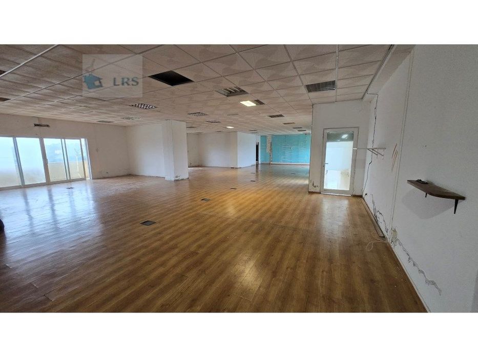 Albufeira, Ferreiras, zona espaçosa, 1º. andar um escritorio em ope...