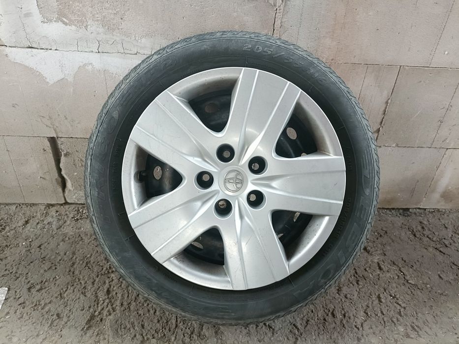 Opony, Felgi stalowe, Kołpaki Toyota
