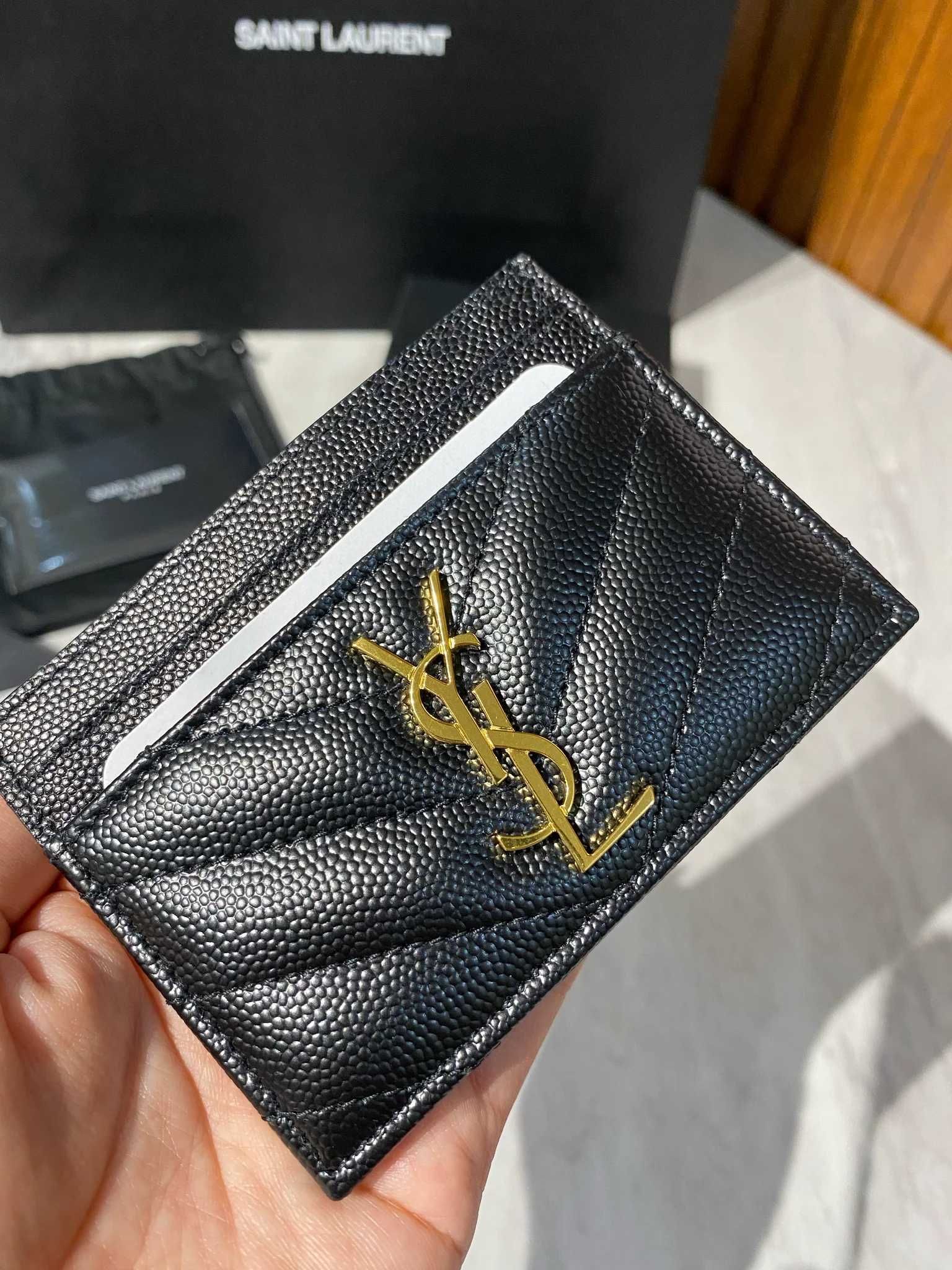 YSL Card Holder – Czarna Skóra ze Złotym Logo