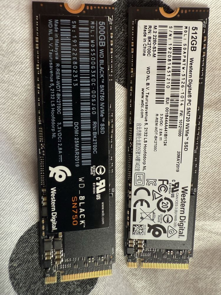 2 SSD жорстких диска для ноута і 2 планки оперативної памяті