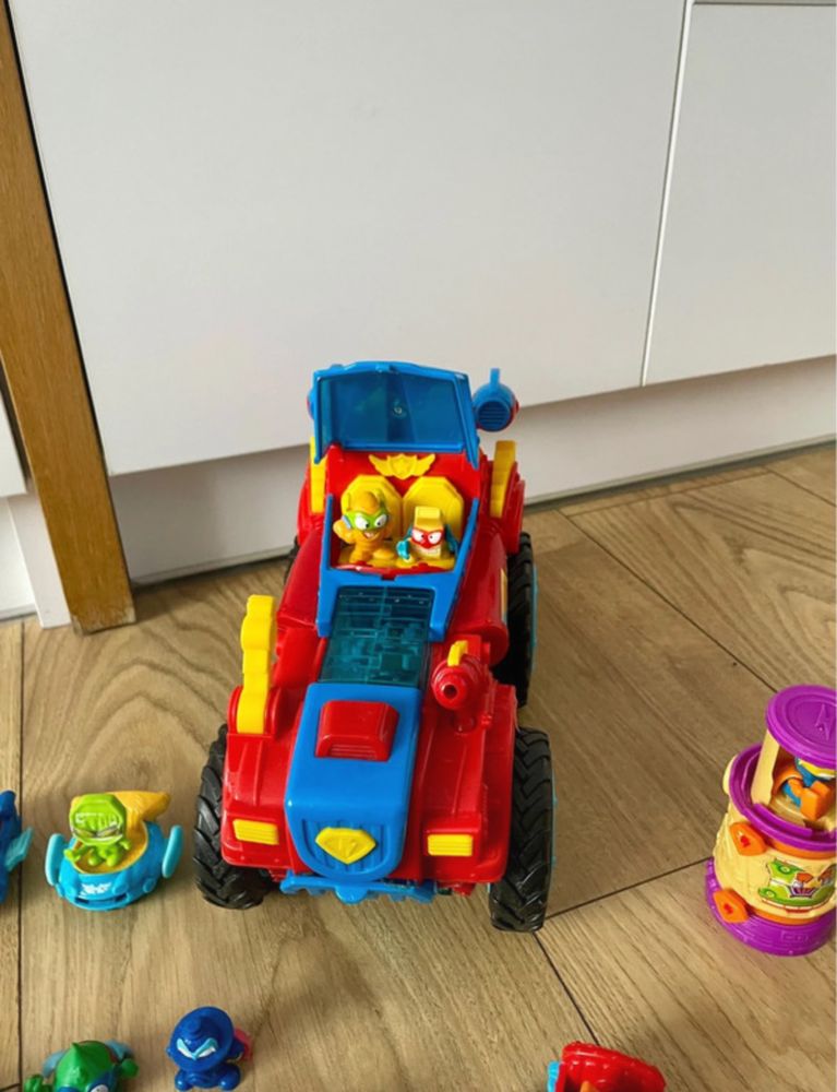 Super zings samochody stacja zegarek