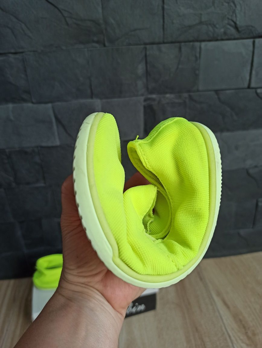 Neonowe tenisówki slip on 32