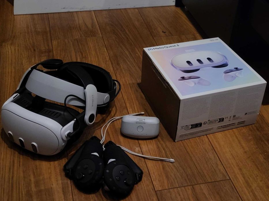 Meta Quest 3 + akcesoria (BOBOVR pasek, powerbank, osłonki, nakładki)