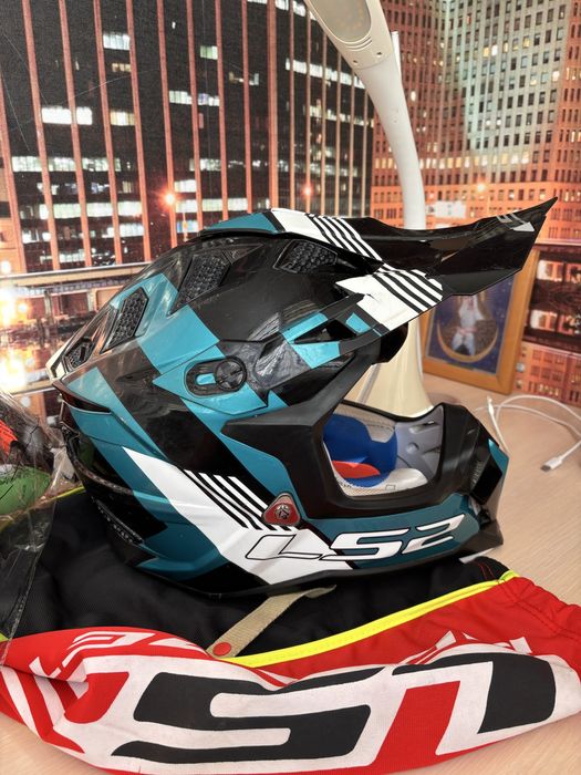 Продам шолом ls2 mx470