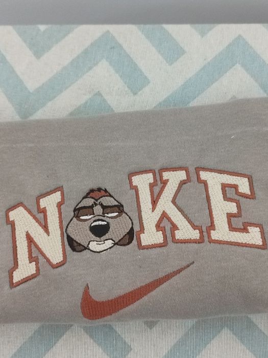 T shirt em bordado personalizado