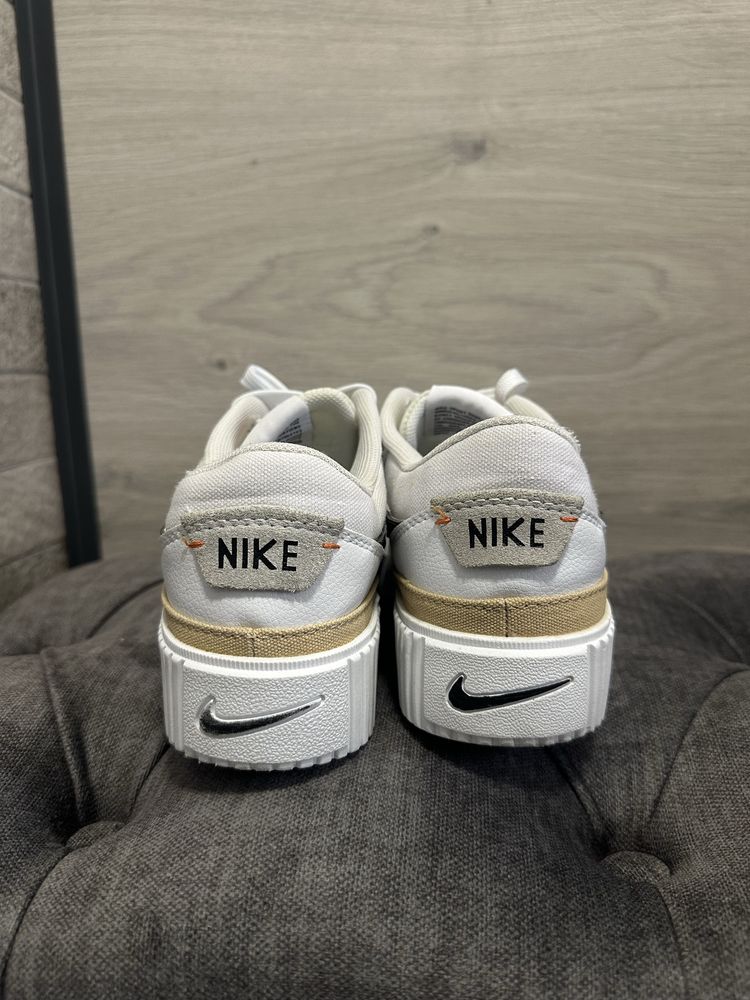 Оригінальні жіночі кросівки Nike