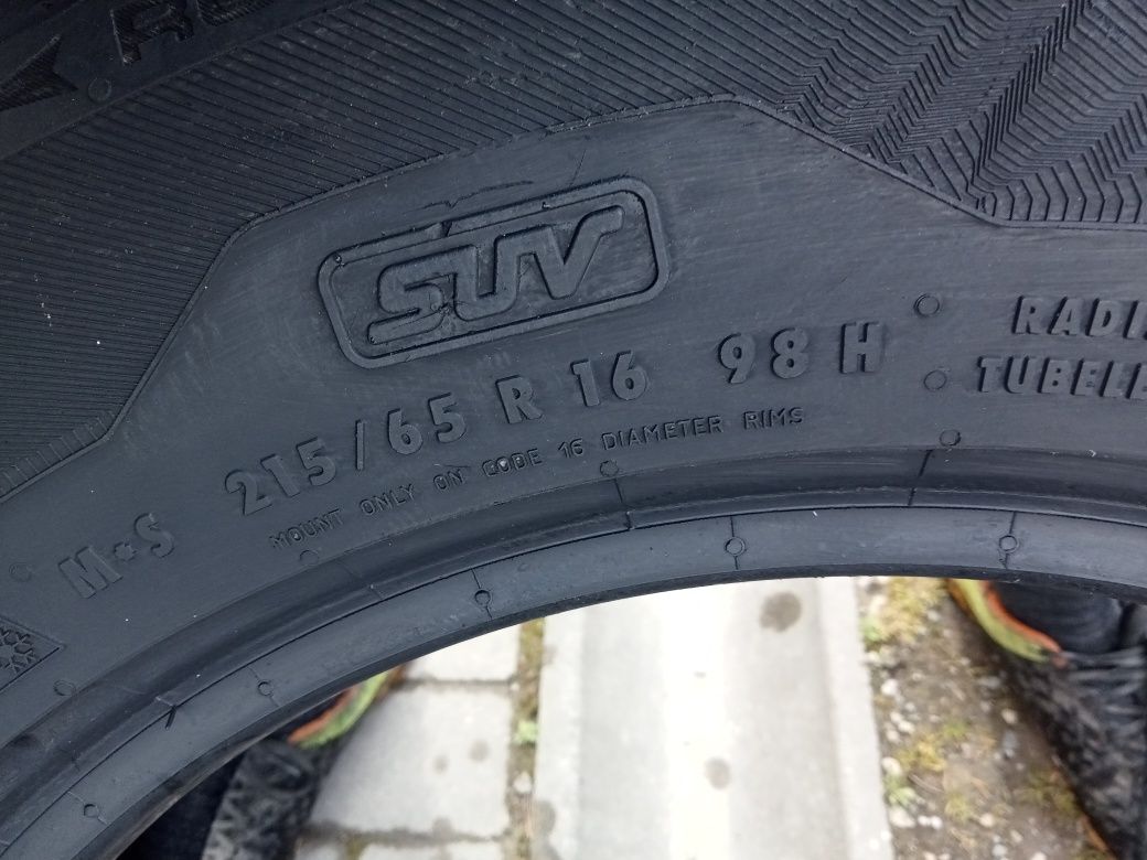 4x Opony Używane Całoroczne 215/65R16 Uniroyal