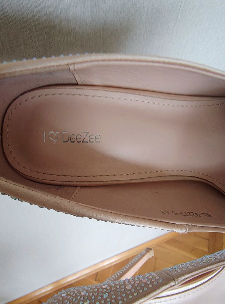 Szpilki DeeZee z kryształkami roz. 41