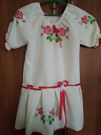 Дитяче плаття понижена талія колір білий