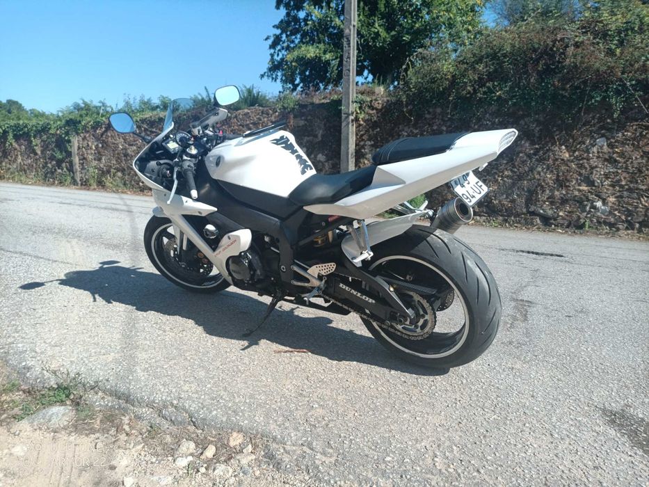 Yamaha YZF R1 como nova