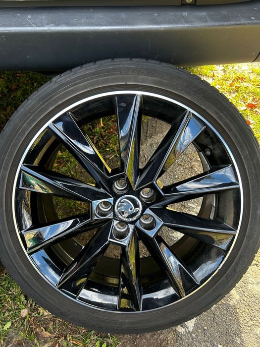 Диски + шини skoda 5*100 чорні R17
