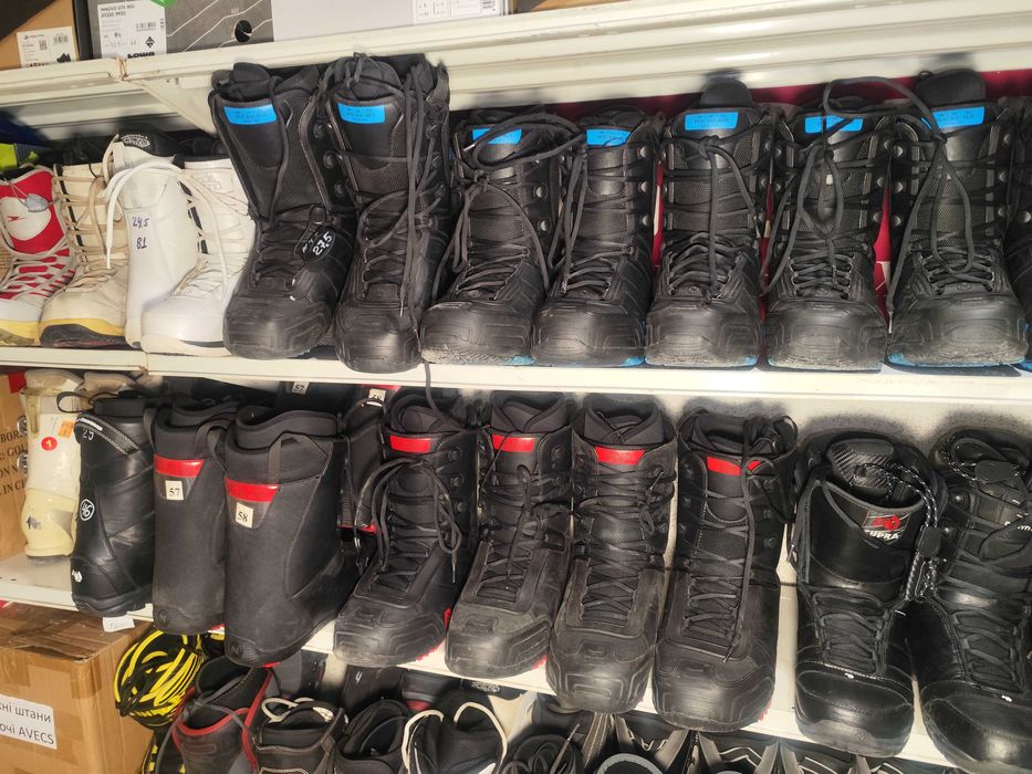 Черевики сноубордичні Nideсker та лижні. Кріплення