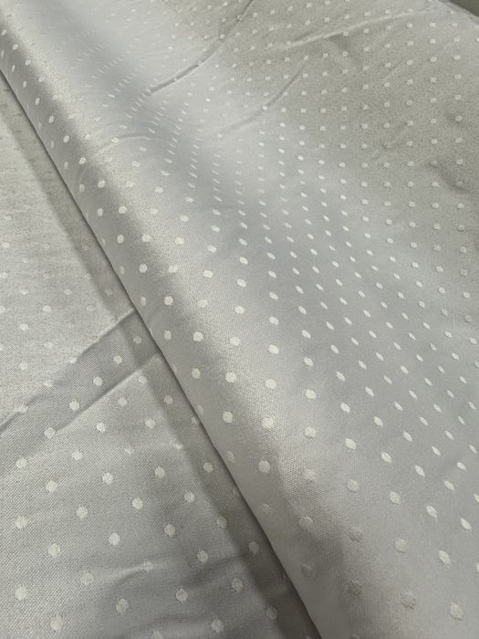 Tkanina obrusowa biała w kropki