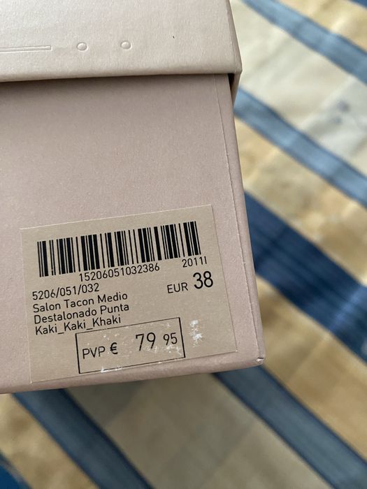 Sapatos verdes abertos atras com salto de 4cm muito elegantes