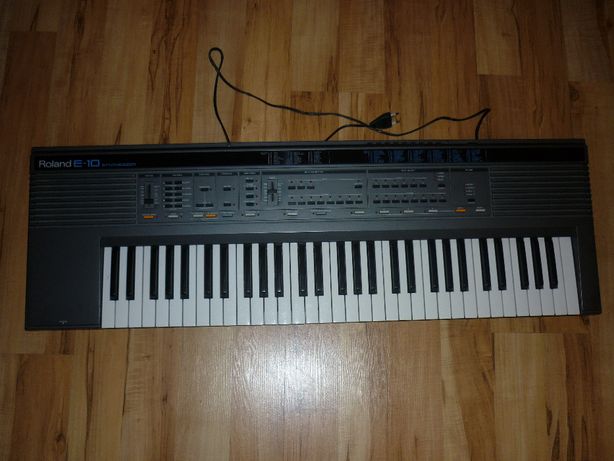 Roland E-10 Synthesizer