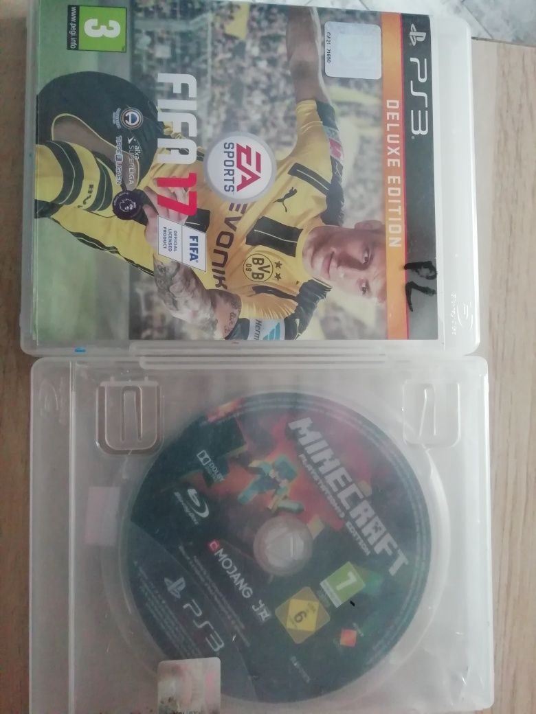 Konsola Ps3 wraz z 3 padami i 2 grami