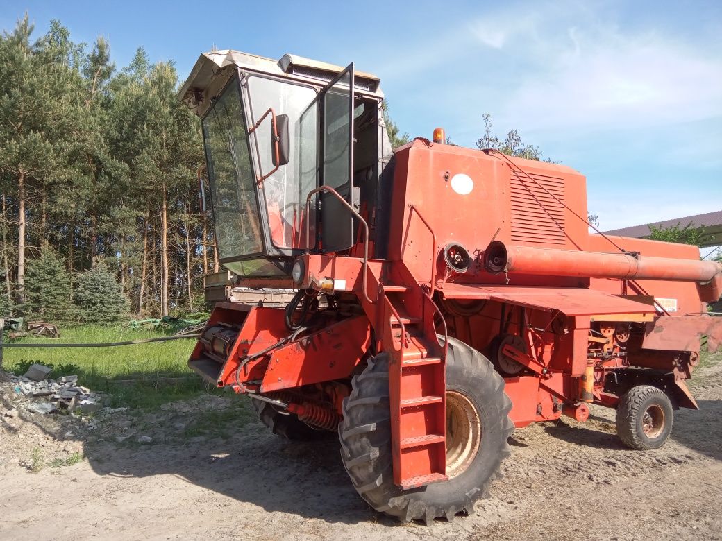 Kombajn BIZON gotowy do żniw