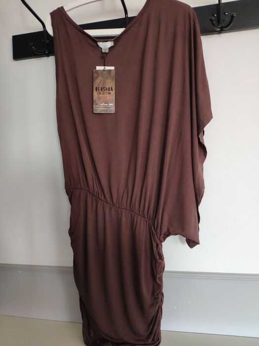 Asymetryczna sukienka Bershka. Rozm M/L. 100%Wiskoza. Brązowa. Nowa
