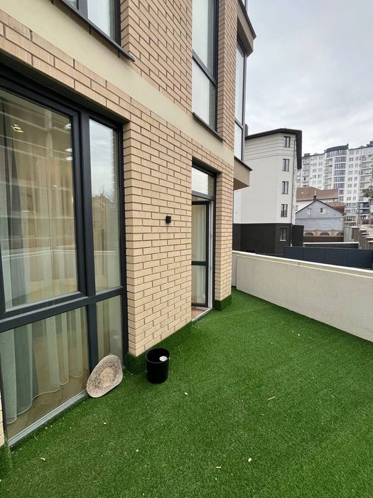 Здається 2кімн. Новобудова з терасою та паркінгом  паркова зона