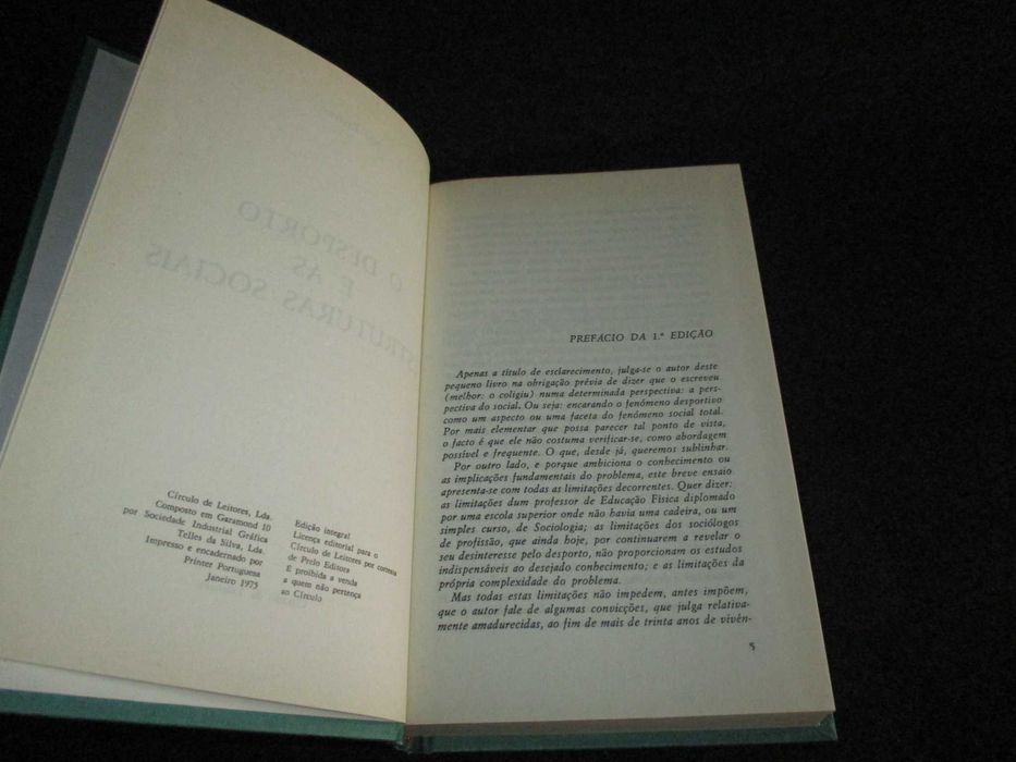 Livro O Desporto e as estruturas sociais José Esteves