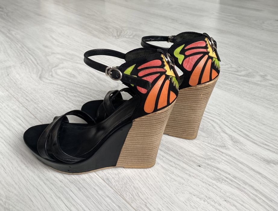 Босоніжки шкіряні на платформі