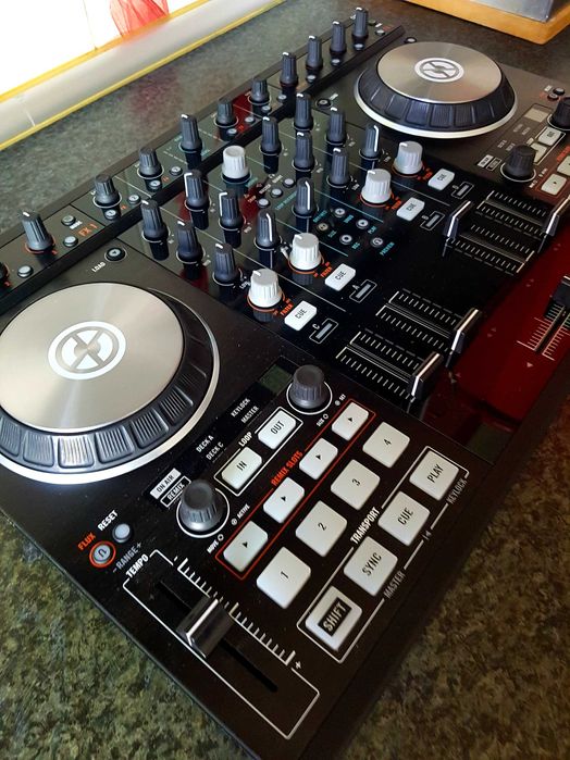 Native Instruments TRAKTOR KONTROL S4 MK 2