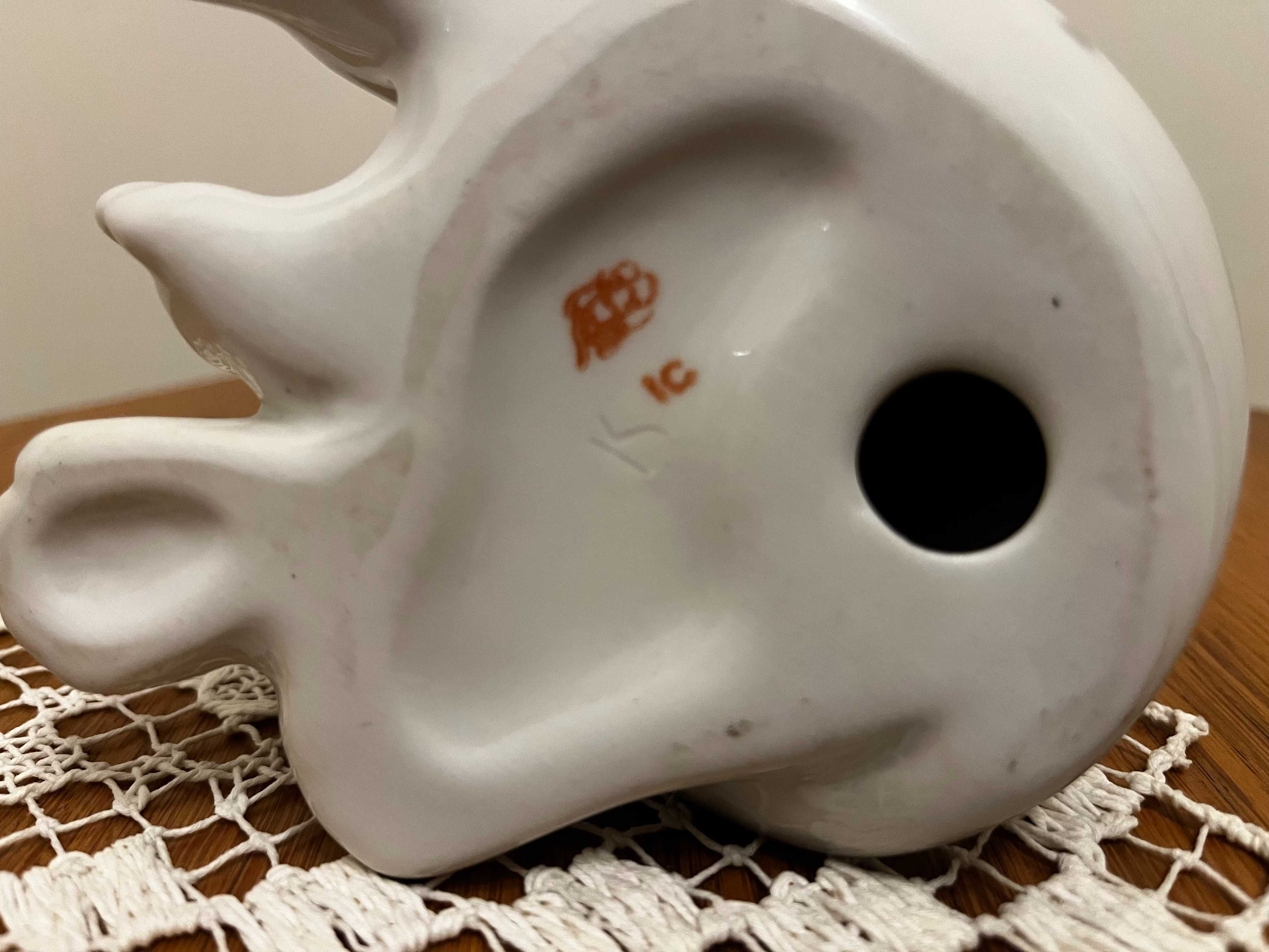 Duży, siedzący piesek porcelanowy Łomonosow