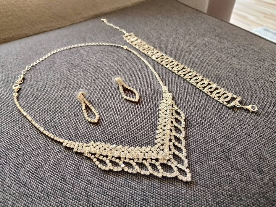 Zestaw biżuterii ślubnej