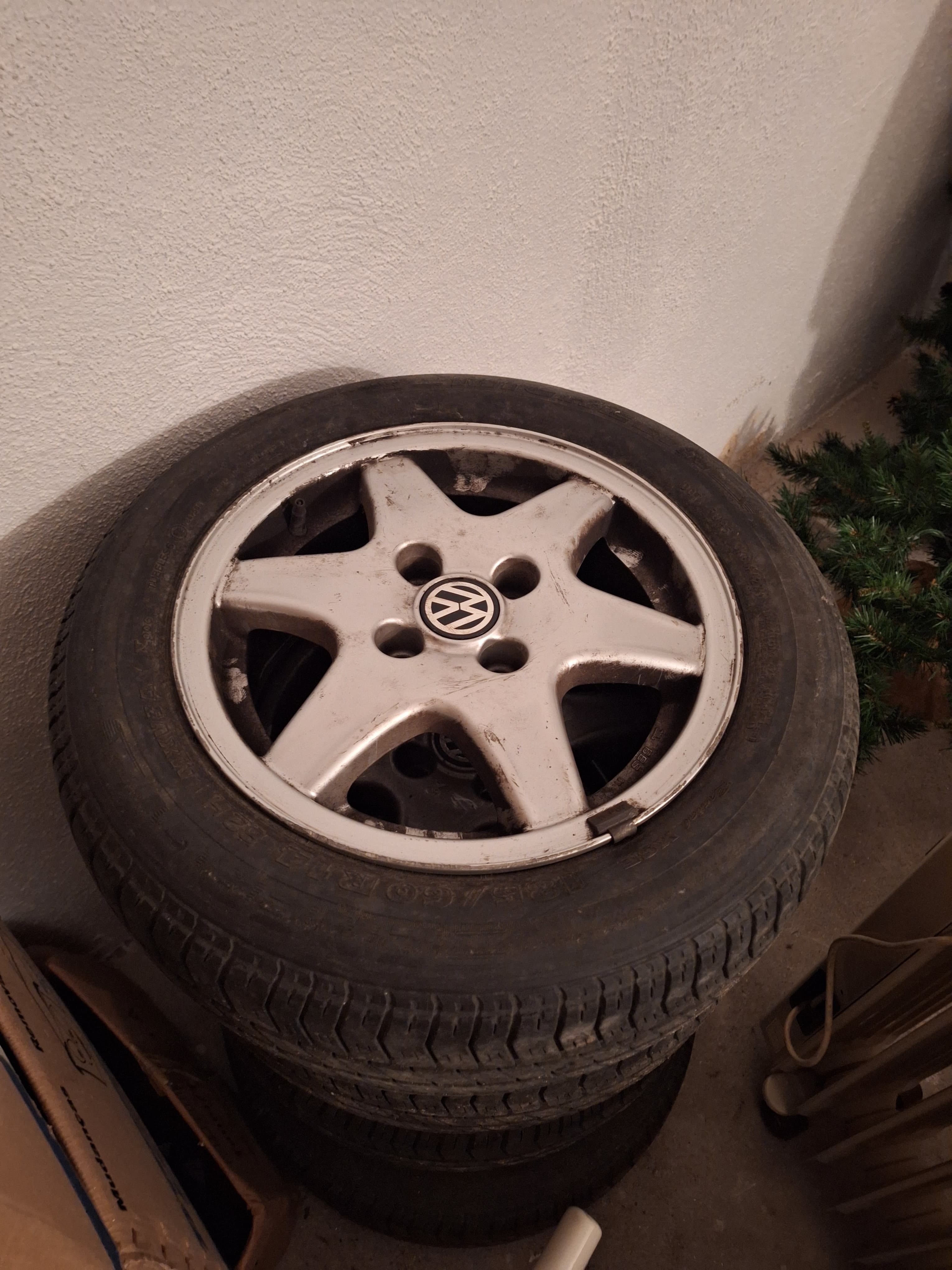 jantes(14) e pneus(185/60 R 14) wolkswagen