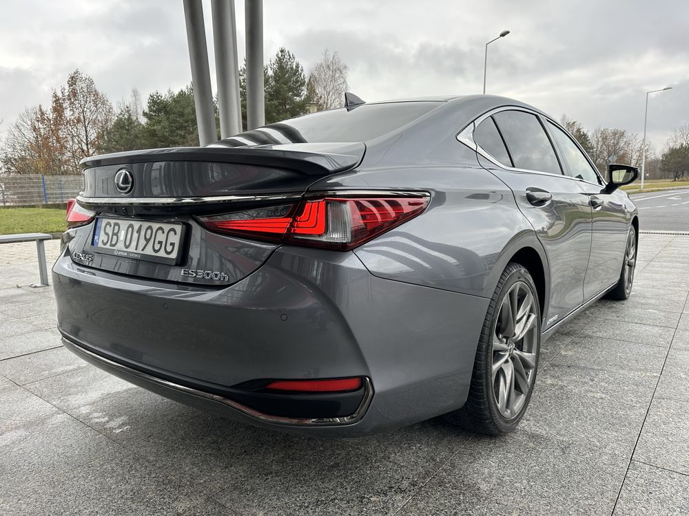 Wynajem Wypożyczalnia Samochodów Porsche Panamera LEXUS ES300H