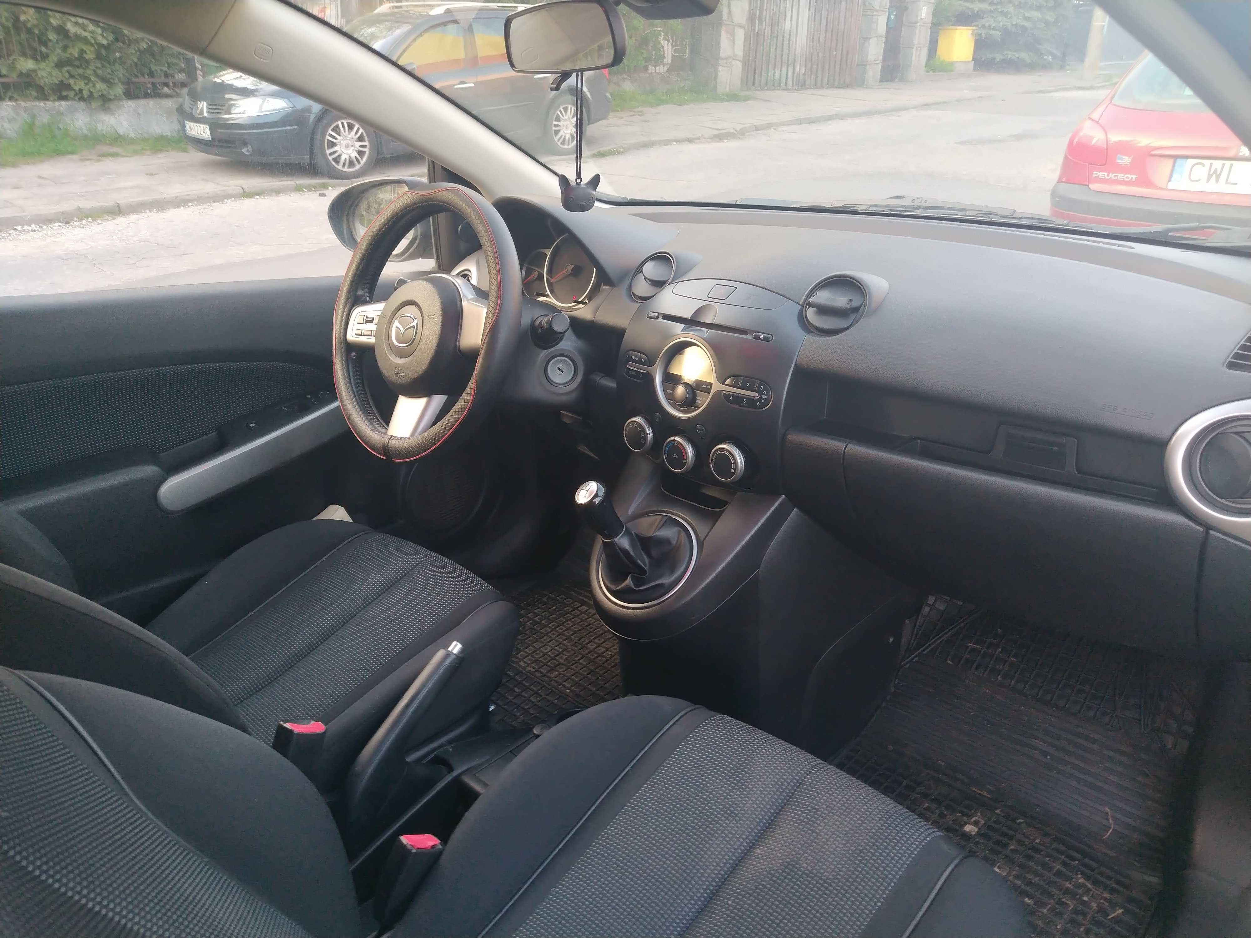 Mazda 2  1.4 Exclusive Super stan