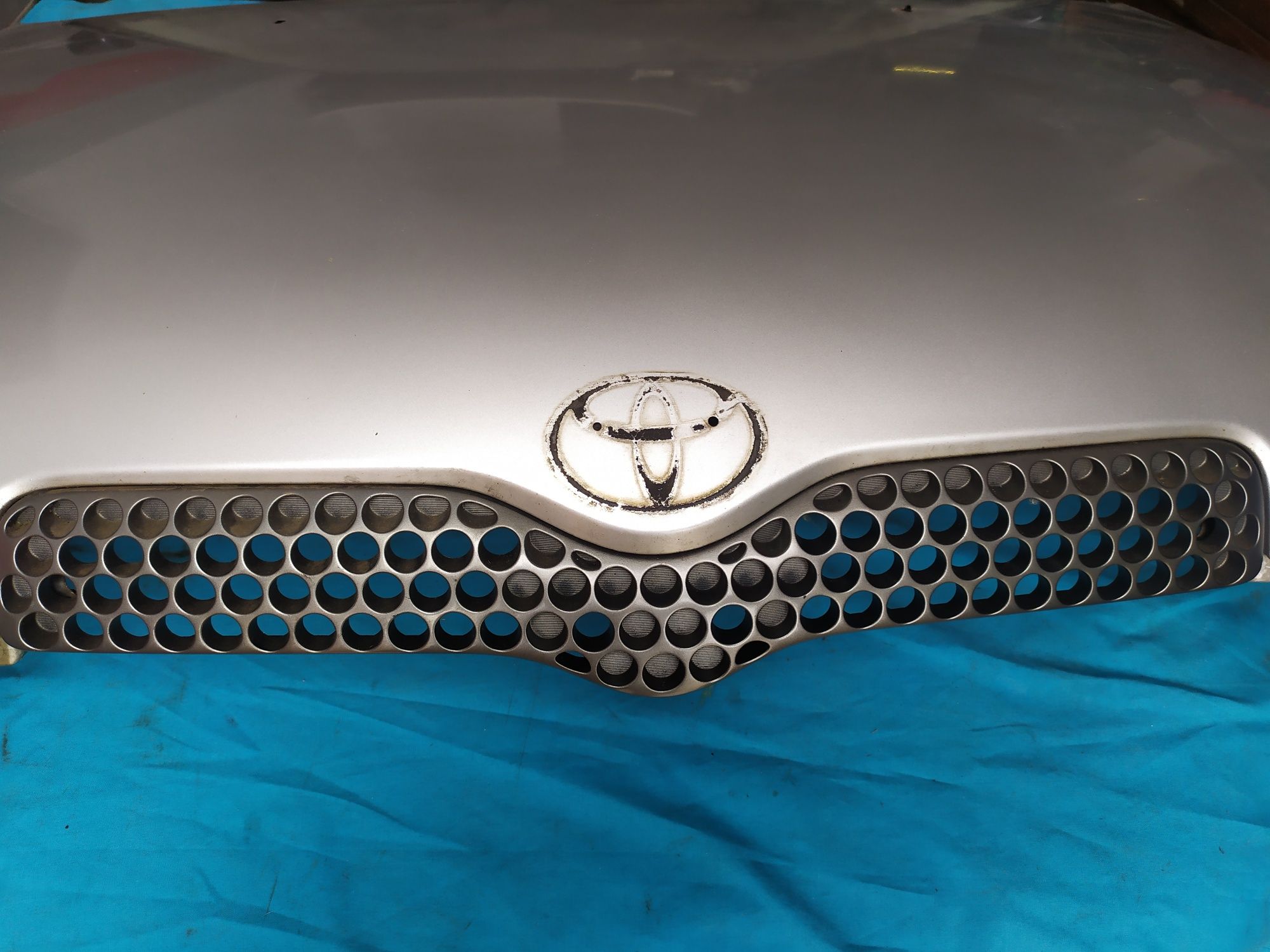 Faróis, capô originais Toyota Yaris de 2002